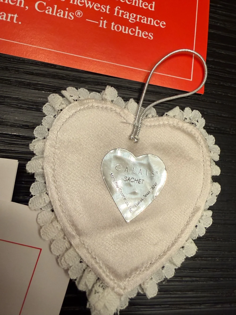 Home for the Holidays Calais Sachets Gift Heart Shape with Papers Gifting